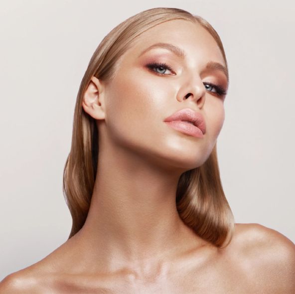 Makijaż Cloud Dancer – trend 2026, który zachwyca lekkością i naturalnością