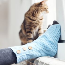 Zimne stopy? Sprawdź 7 domowych sposobów, które naprawdę rozgrzeją