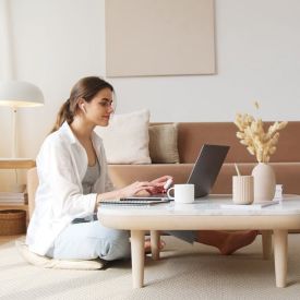 Jak ubierać się do pracy z domu? Wygoda i styl w wersji home office