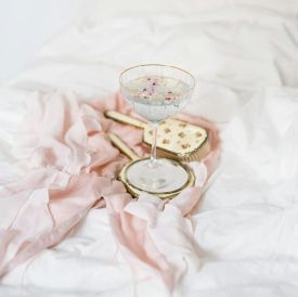 Zadbaj o urodę… przez sen. Ranking pościeli, które działają jak najlepszy krem na noc.