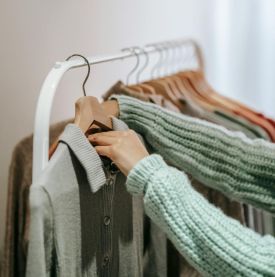 Jak zbudować kapsułową szafę — 30 elementów, które naprawdę noszę