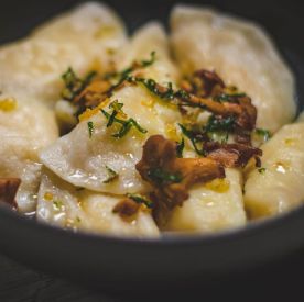 Jak przenieść pierogi na wegański poziom — 8 farszy, które zachwycą mięsożercę