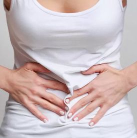 Wzdęcia a dieta – co jeść, a czego unikać, by poczuć lekkość