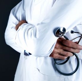 Ropień, guzek czy zmiana podskórna? Nie czekaj – zgłoś się do chirurga