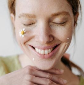 Czy warto zmieniać kosmetyki co sezon? Fakty i mity, które warto znać