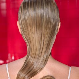 Pomysł na prezent na Dzień Kobiet: olejek do końcówek włosów, który przywraca blask