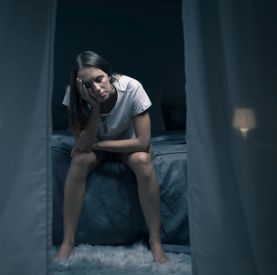 Dlaczego nie możesz zasnąć, choć jesteś zmęczona? Winna może być bezsenność emocjonalna