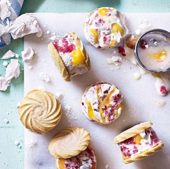 Desery z bezą na Dzień Kobiet – lekkie, efektowne i zachwycająco słodkie