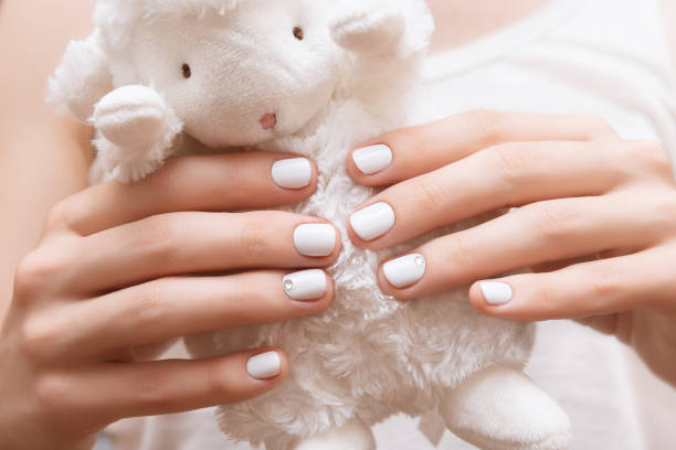 biały manicure