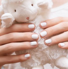 Biały manicure – hit na wiosnę/lato 2026, który wraca w wielkim stylu