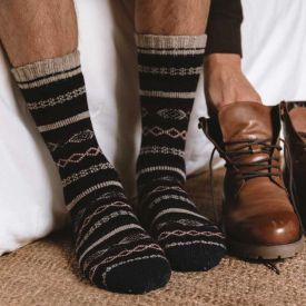Dlaczego mężczyźni nie lubią skarpet bez ściągaczy? Męska wygoda i detale, które potrafią irytować