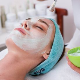 Jak zadbać o młody wygląd skóry? Poznaj najlepsze sposoby na odmłodzenie twarzy