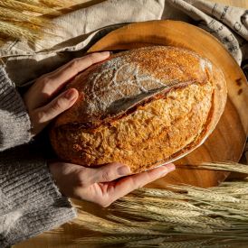 Nie każdy powinien jeść ciemny chleb – kiedy „zdrowsze” pieczywo szkodzi?