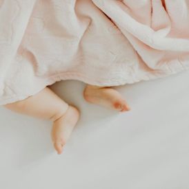 Zestaw pościeli dla dzieci: co powinno znaleźć się w łóżeczku niemowlaka?