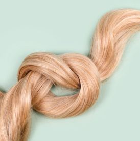 Zagęszczone włosy – na czym polega metoda zagęszczania i jakie są dostępne techniki?