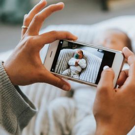 Rodzice publikują zdjęcia dzieci w internecie. Mało kto wie, jakie mogą być konsekwencje