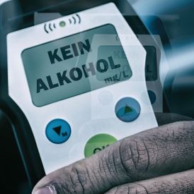Czy alkomat bezustnikowy sprawdzi się w domu? Plusy i ograniczenia