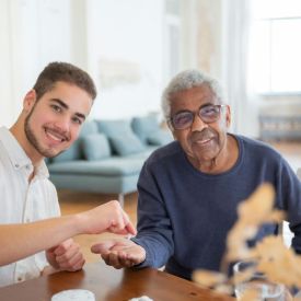 Czy praca opiekunki to zawód dla każdego?