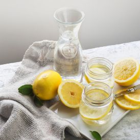Woda z cytryną nie dla każdego. Może bardziej szkodzić niż pomagać