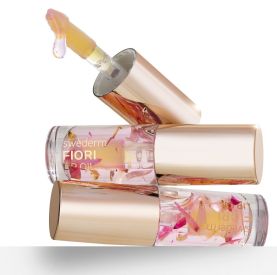 Usta na pierwszym planie. Rytuał koloru i pielęgnacji od swederm, który robi różnicę