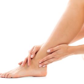 Sucha i szorstka skóra stóp — dlaczego sam krem nie wystarcza? Nowoczesna pielęgnacja krok po kroku