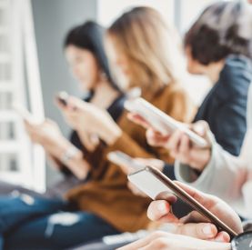 Dlaczego coraz częściej wierzymy celebrytom zamiast lekarzom? To może być niebezpieczne