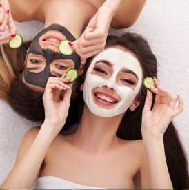 Nakładasz krem grzebieniem? Nowy trend budzi poważne wątpliwości ekspertów