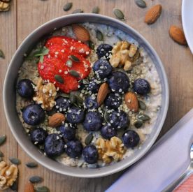 Najlepsze dodatki do porannej owsianki, które sycą aż do południa