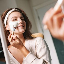 Domowa maseczka na twarz – sprawdzone przepisy, które naprawdę poprawiają wygląd skóry