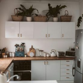 Sposoby na świeży zapach w szafkach kuchennych. Jak pozbyć się nieprzyjemnej woni