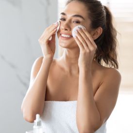 Tonik do twarzy – hit czy mit? Czy naprawdę może zastąpić mycie wodą