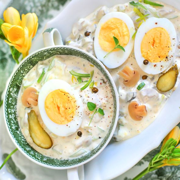 Jajka na twardo jeszcze nigdy nie smakowały tak dobrze. Te sosy robią całą robotę