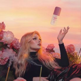 Scent layering podbija świat beauty. Jak łączyć zapachy, by stworzyć własną aurę?