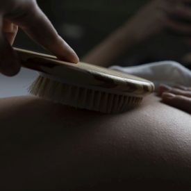 Chudniesz? Nie zapomnij o jędrnej skórze. Oto pielęgnacja, która naprawdę wspiera ciało