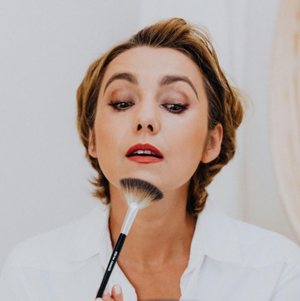 Makijaż dla dojrzałej cery – jak podkreślić urodę i odjąć sobie lat