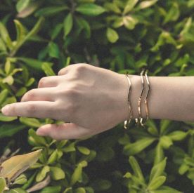 Jak wybrać symboliczną bransoletkę dla przyjaciółki?