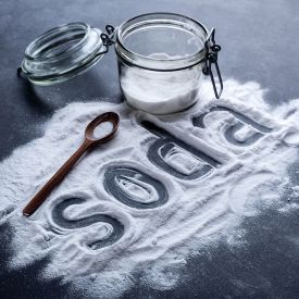 Masz zgagę? Wiele osób sięga po sodę oczyszczoną, nie znając jej skutków