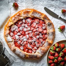 Desery z truskawkami, które zachwycą każdego. 12 słodkich inspiracji