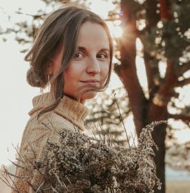 Koniec z włosami w nieładzie. Te jesienne fryzury są stylowe i wygodne