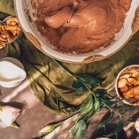 Krem czekoladowy z tofu. Prosty deser z owocami, który zaskakuje smakiem