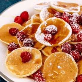 Domowe pancakes na słodko i słono - sześć pomysłów na dodatki