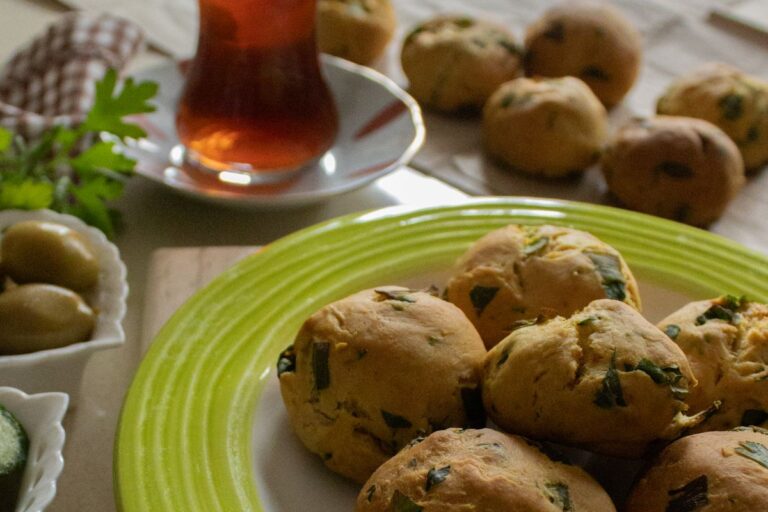 Wytrawne muffinki na śniadanie i&nbsp;do pracy – cztery pomysły na dodatki