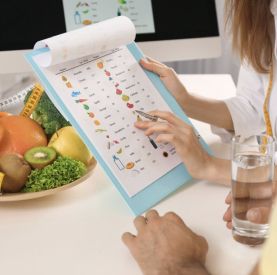 Jak wygląda pierwsza wizyta u dietetyka klinicznego? Wywiad, analiza składu ciała i plan na start