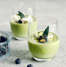 Smoothie bananowe z matchą – 4 pyszne przepisy, które dodają energii i rozpieszczają podniebienie