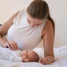 Burczenie w brzuchu u niemowlaka po karmieniu – co oznacza?